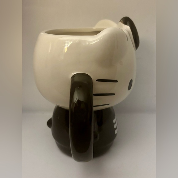 2024 Hello Kitty Halloween Black/White Skeleton Mug - Picture 4 of 6